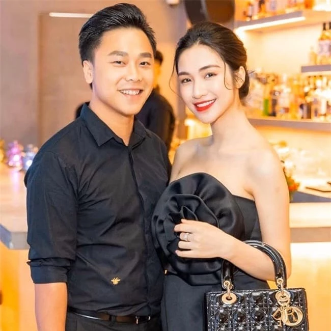 loat-sao-viet-choi-lon-ban-nha-quay-mv-dau-tu-vlog-anh 4.jpg 0